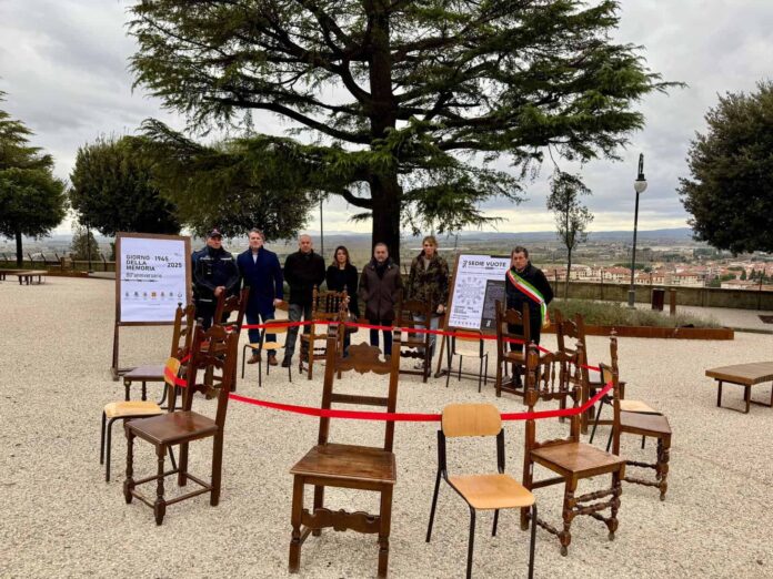 Giorno della memoria sedie vuote