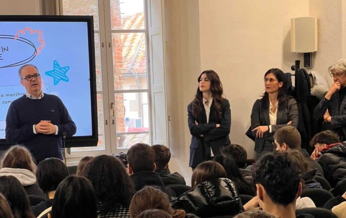 Come funziona la macchina amministrativa, apertura dedicata alla comunicazione È partito il ciclo di incontri «Ragazzi in Comune»”, un’iniziativa pensata per sensibilizzare i