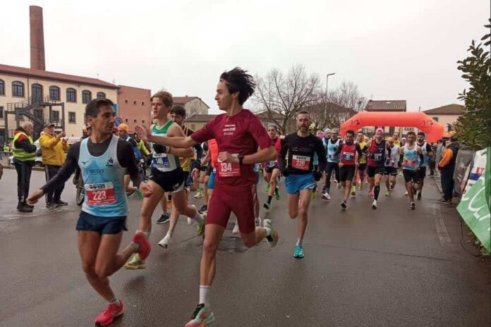 i protagonisti della km 10 si salutano alla partenza