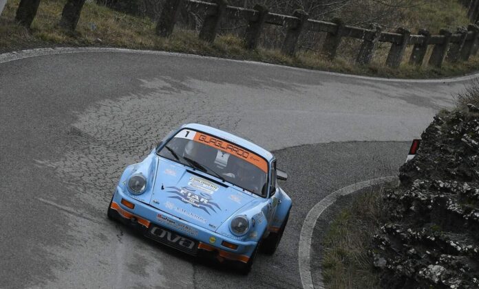 Matteo Musti, su Porsche Carrera RS vince l’Historic Rally delle Vallate Aretine