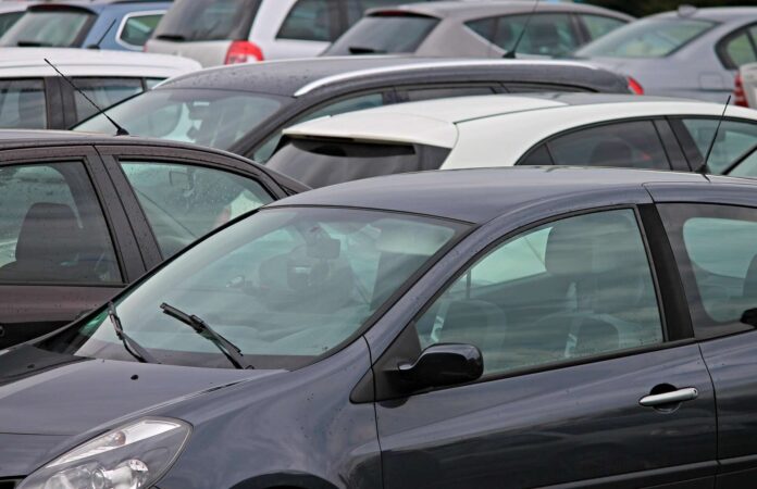 auto-parcheggiate-parcheggi