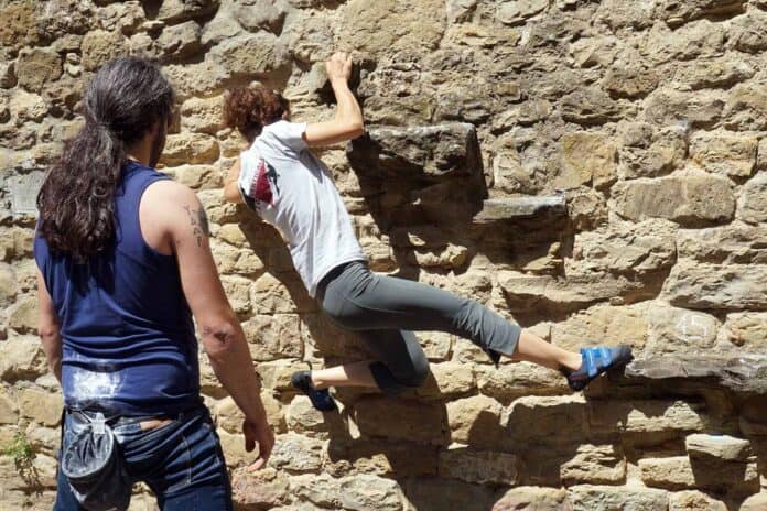 Arezzo Street Boulder: una gara di arrampicata tra le mura medicee