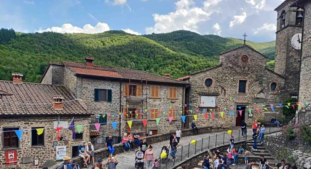 Il borgo di Raggiolo a misura di bambino con la Festa del Gioco