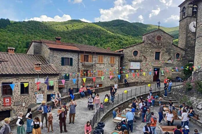 Il borgo di Raggiolo a misura di bambino con la Festa del Gioco