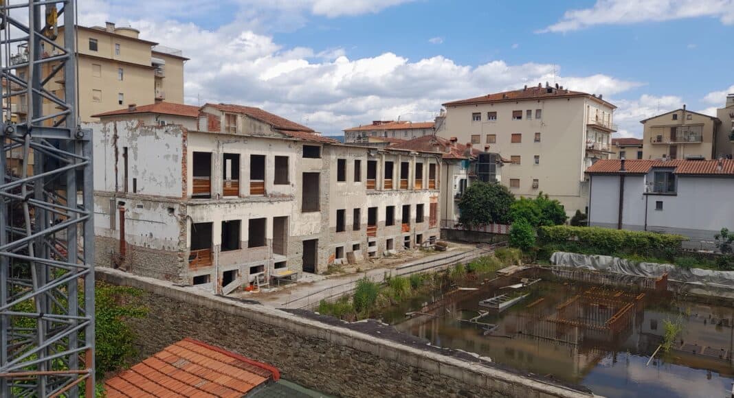 Caserma di via Filzi: cantiere nel degrado tra topi e zanzare