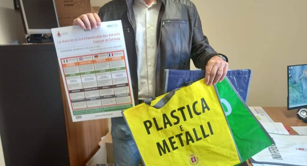 Cortona, ecco gli shopper per la raccolta dei rifiuti