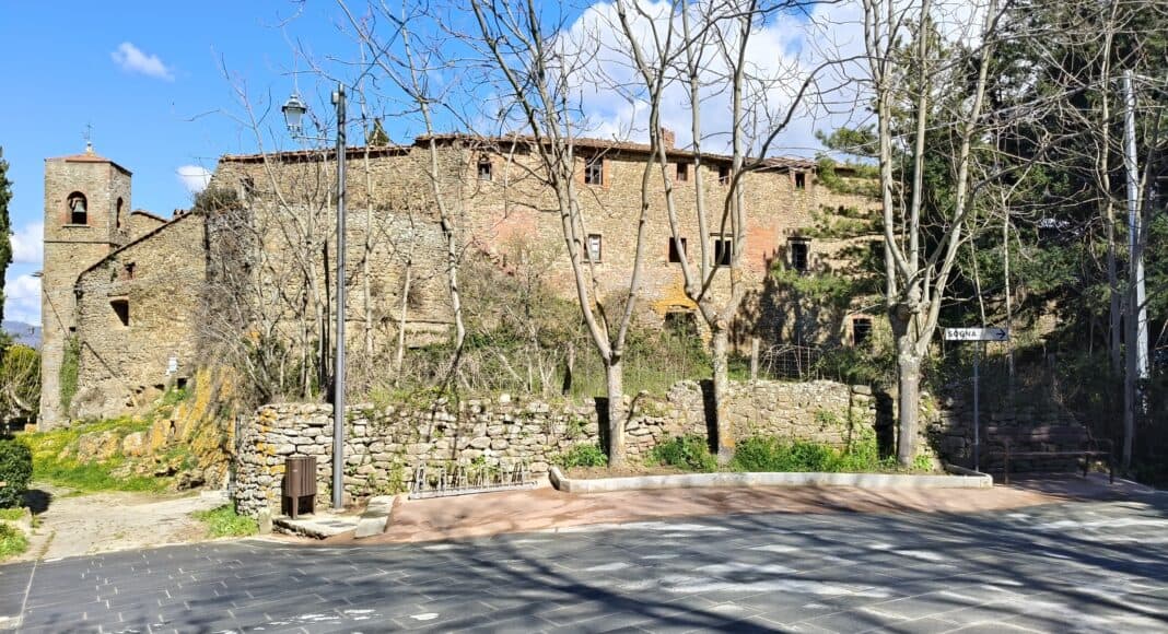 Nuovo lastricato alla frazione Rapale nel comune di Bucine