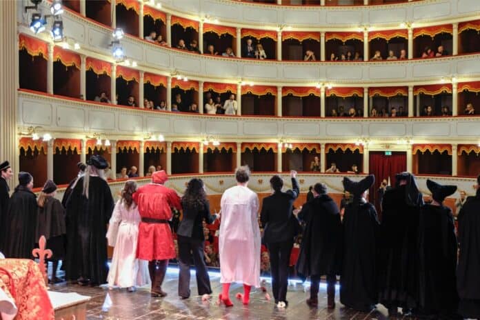 “Gianni Schicchi” incanta Oroarezzo al Teatro Petrarca con Puccini