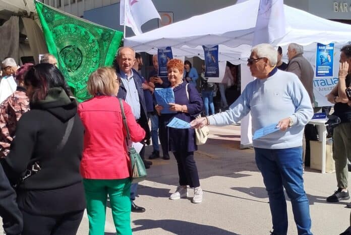 Teresa Bellanova al mercato di Arezzo