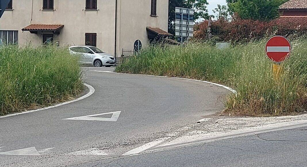 Un problema evidente è lo stato di incuria delle strade di Arezzo