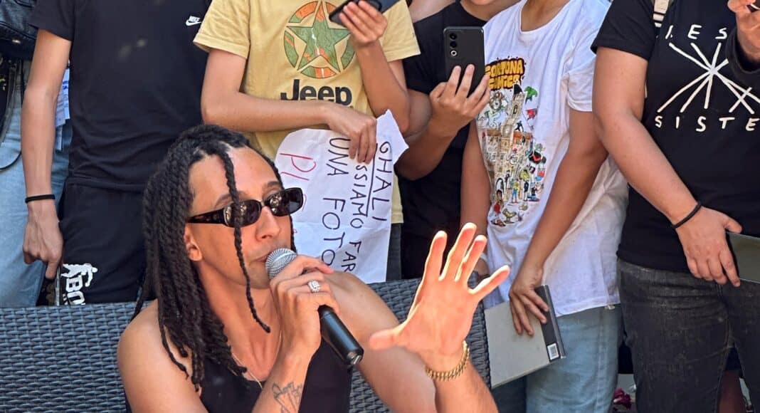 Cortona Comics con la folla di giovani per Ghali