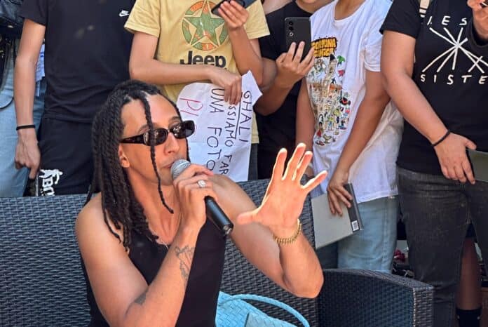 Cortona Comics con la folla di giovani per Ghali