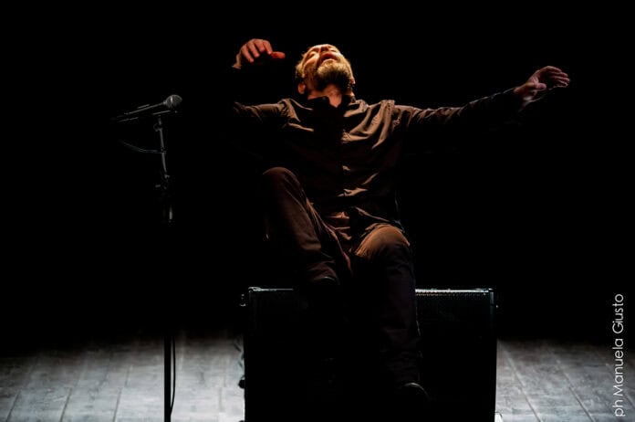 Stasera sono in vena Oscar De Summa al Teatro di Anghiari il 9 maggio