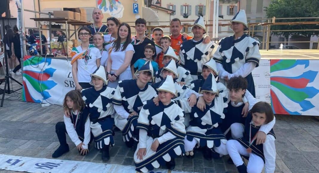 Al Palio dei Rioni i giovanissimi sbandieratori in gara