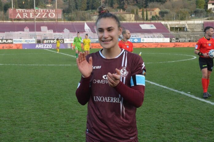 Costanza Razzolini rinnova con l’Arezzo fino al 2026 e resta capitana