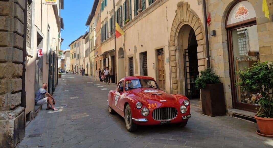La Mille Miglia a Sansepolcro un successo di pubblico