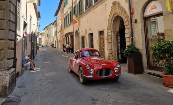 La Mille Miglia a Sansepolcro un successo di pubblico