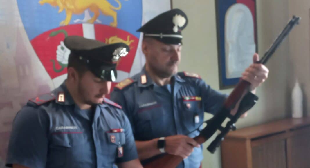 Fucile e coltelli sequestrati a Sansepolcro, un arresto