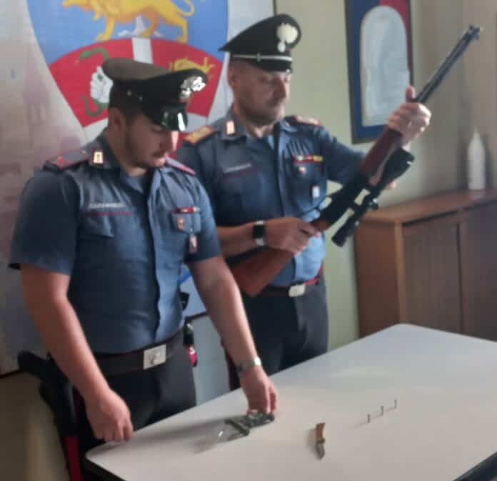 Fucile e coltelli sequestrati a Sansepolcro, un arresto