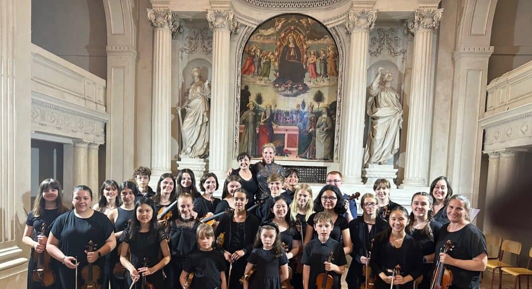 Si esibiranno le due violiniste Diana LeGrand e Stephanie Sims Flack, dell’ensemble americano, a fianco del giovane pianista Massimiliano Soriente...