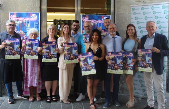 Via Vittorio Veneto Summer Night anima Saione con musica e shopping