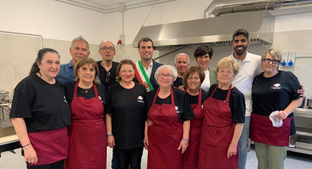Una cucina di comunità al centro sociale di Bibbiena