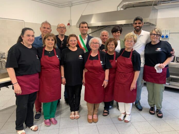 Una cucina di comunità al centro sociale di Bibbiena