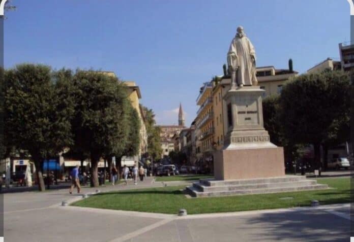 Donna incinta aggredita in piazza ad Arezzo, distacco della lingua