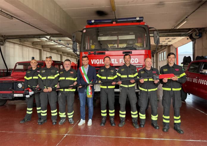 Il Comune dona uno strumento per operare sugli alberi in sicurezza