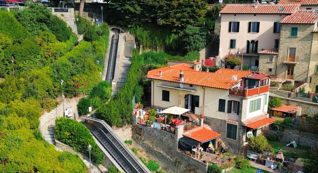 Cortona, ampliamento dell’orario scale mobili