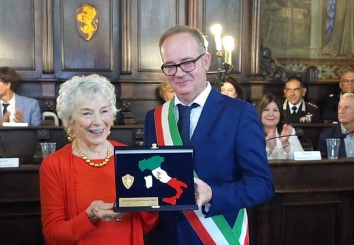 Cortona ha conferito a Frances Mayes la cittadinanza italiana