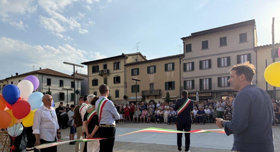 Grande inaugurazione per la nuova piazza di Soci