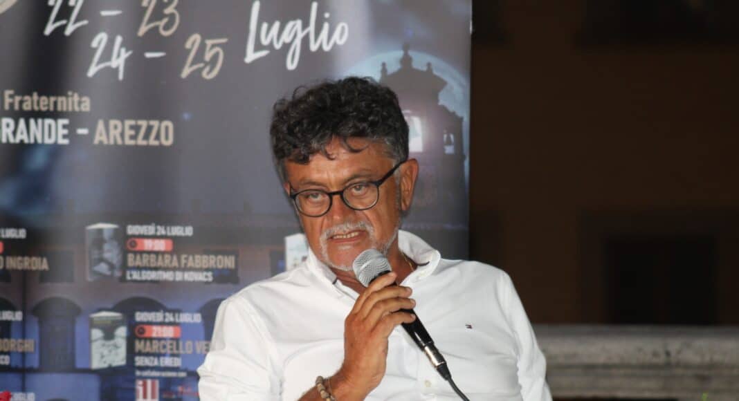 Marcello Veneziani fa il pienone in piazza Grande