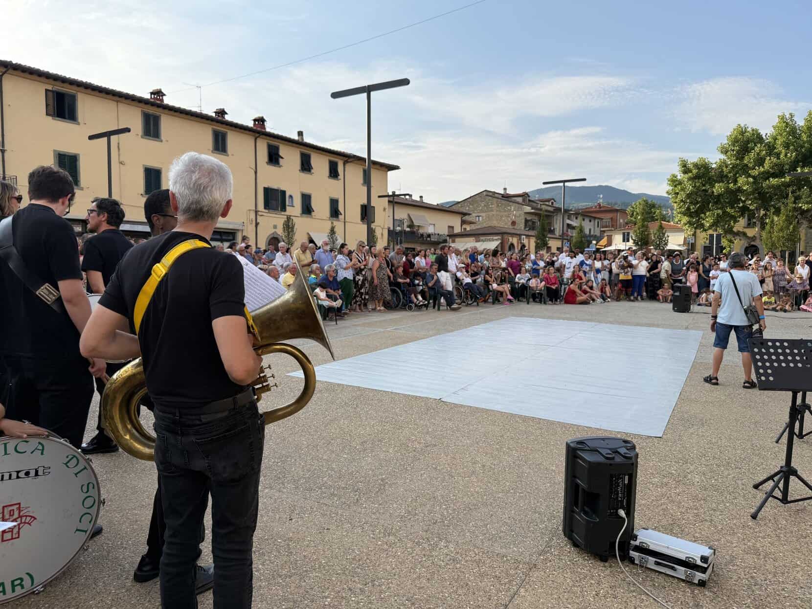 Grande inaugurazione per la nuova piazza di Soci