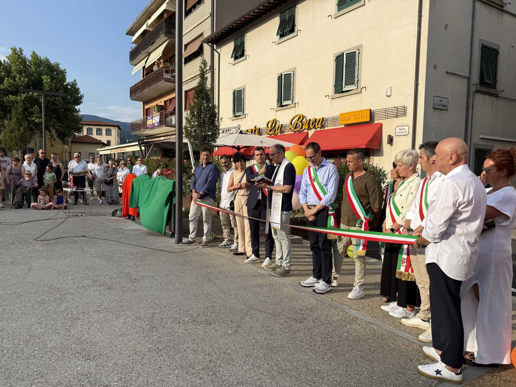 Grande inaugurazione per la nuova piazza di Soci