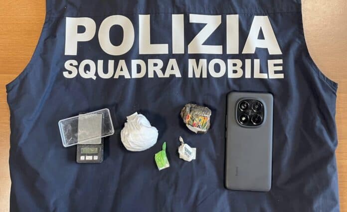 Polizia di Stato ad Arezzo arrestato uno spacciatore in flagranza