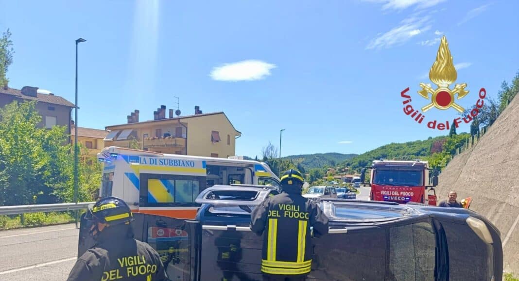 vvf-auto-ribaltata - capolona