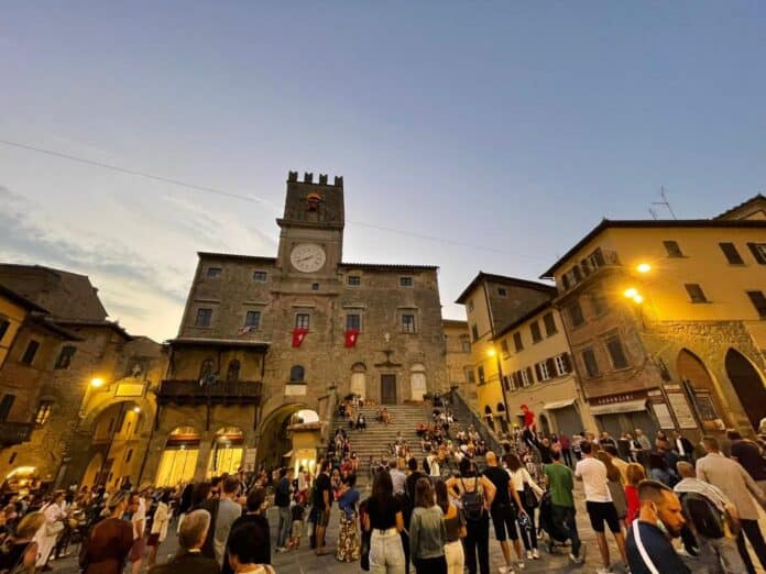 CortonArt quattro giorni con spettacoli e cibo di strada
