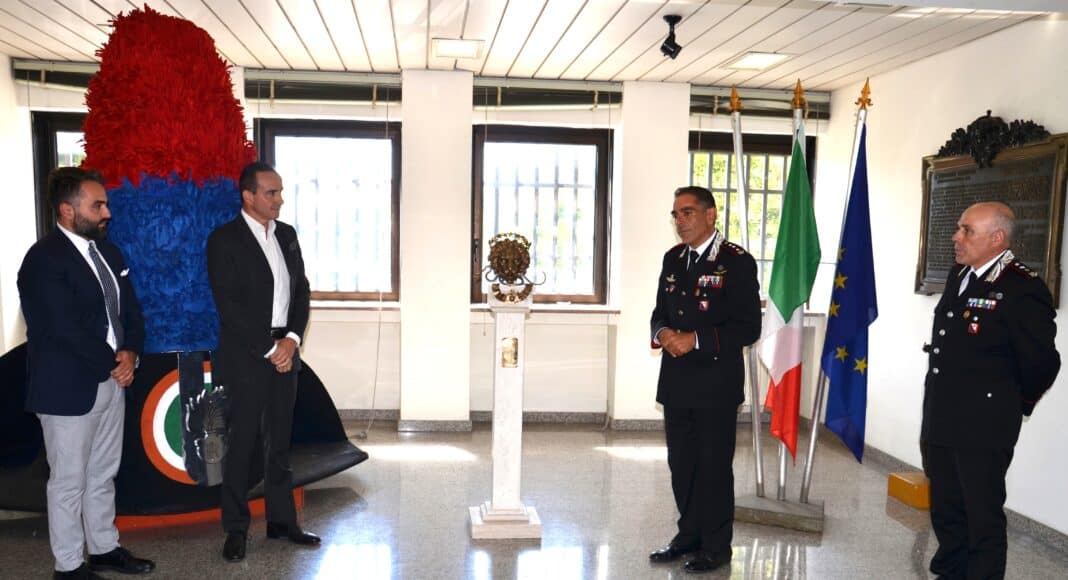 Lucio Mingrilli ha donato al Comando dei Carabinieri una opera unica