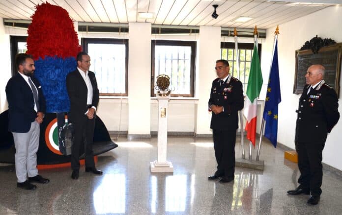 Lucio Mingrilli ha donato al Comando dei Carabinieri una opera unica
