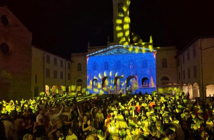 Wannabe 2000 La festa in piazza! successo travolgente al Perdono 2025
