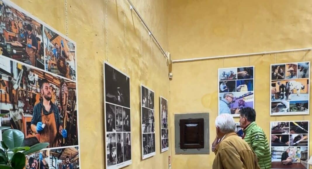 Cortona: inaugurata la mostra «Manualmente»