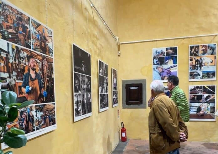Cortona: inaugurata la mostra «Manualmente»