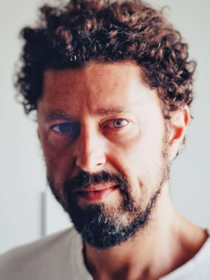 Ezio Abbate presenta il suo romanzo “Ti vengo a cercare”