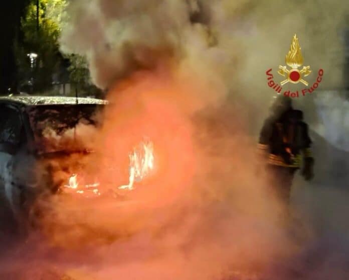 vvf_incendio_autovettura_1