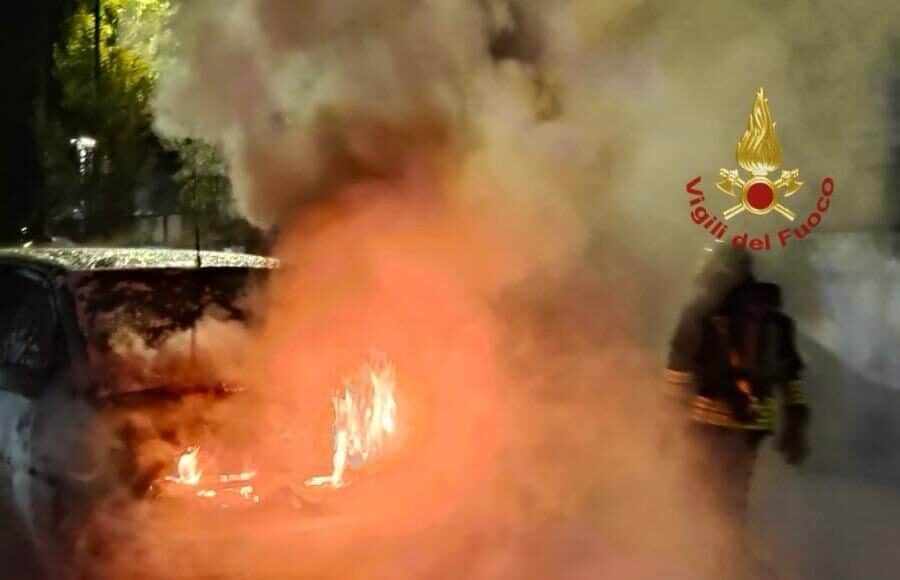 vvf_incendio_autovettura_1