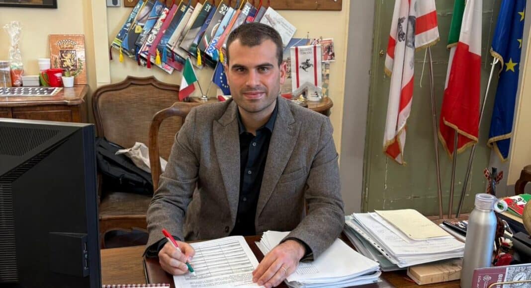 Filippo Vagnoli firma la petizione del Nuovo Sindacato Carabinieri