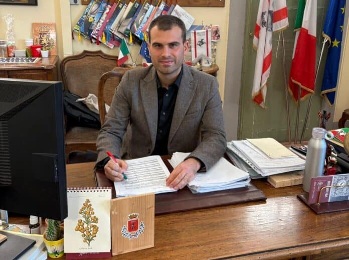 Filippo Vagnoli firma la petizione del Nuovo Sindacato Carabinieri