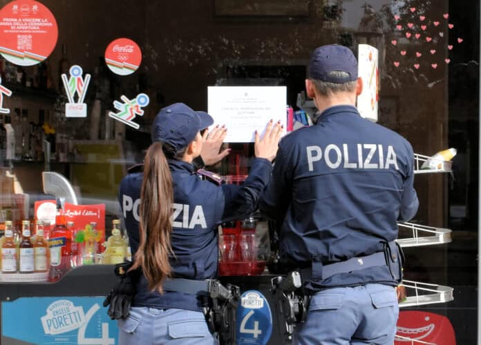 Sospesa un'altra licenza ad un negozio del centro di Arezzo