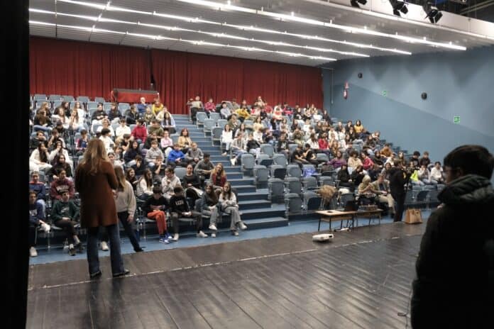 Il Premio Internazionale Semplicemente Donna 2025 nelle scuole